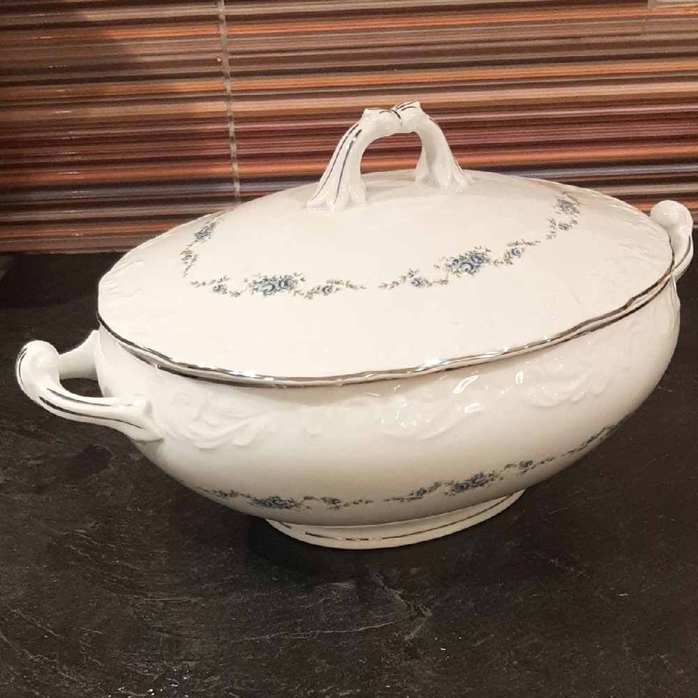 SPAL🇵🇹"Porcelanas de Iberia" Portugal Porcelain Tureen with Blue Floral Design